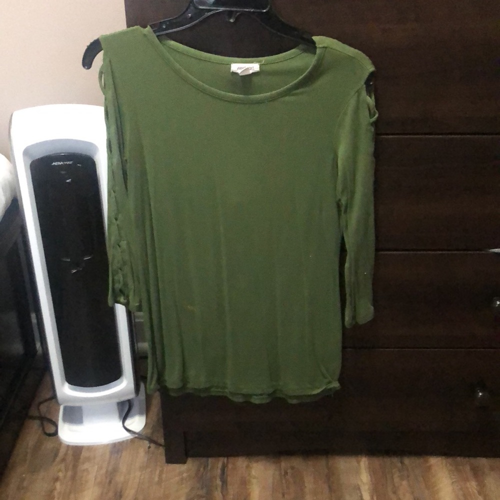 Green top in good condition. Has small spot as shown on picture